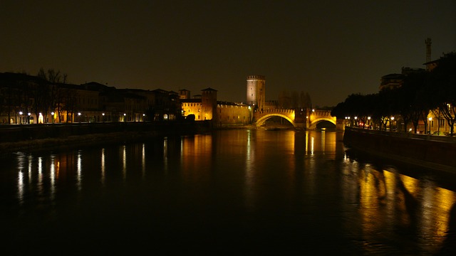 hrad v noci